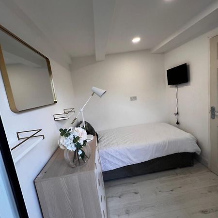 Lovely Ensuite Room In Corby Rockingham Exterior foto