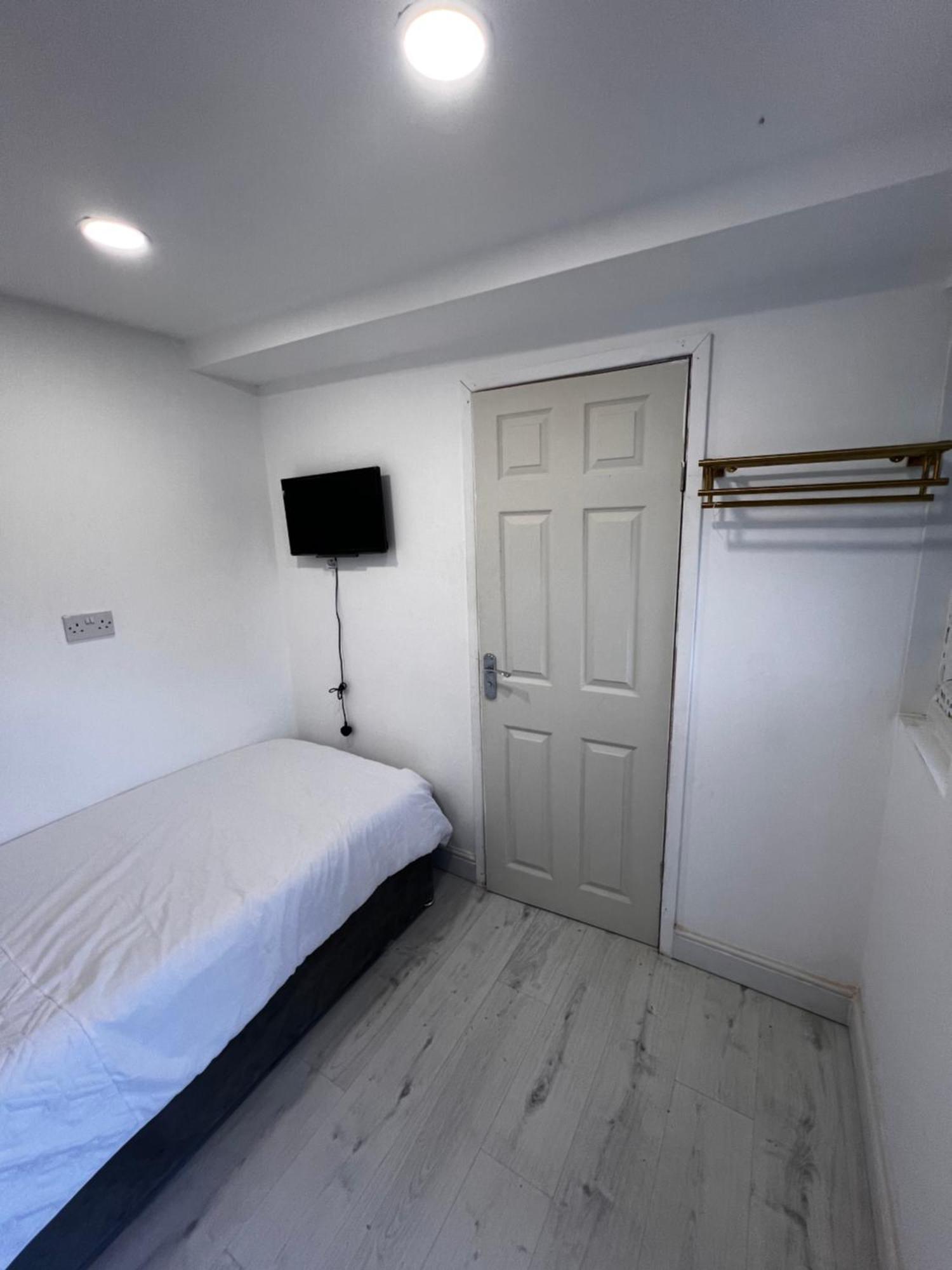 Lovely Ensuite Room In Corby Rockingham Exterior foto